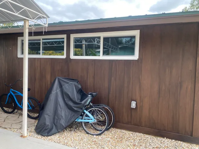 a view of a house with backyard and sitting area