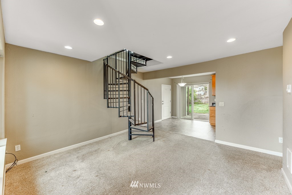 6314 Rockefeller Avenue Everett, WA 98203 - Photo 3 of 36