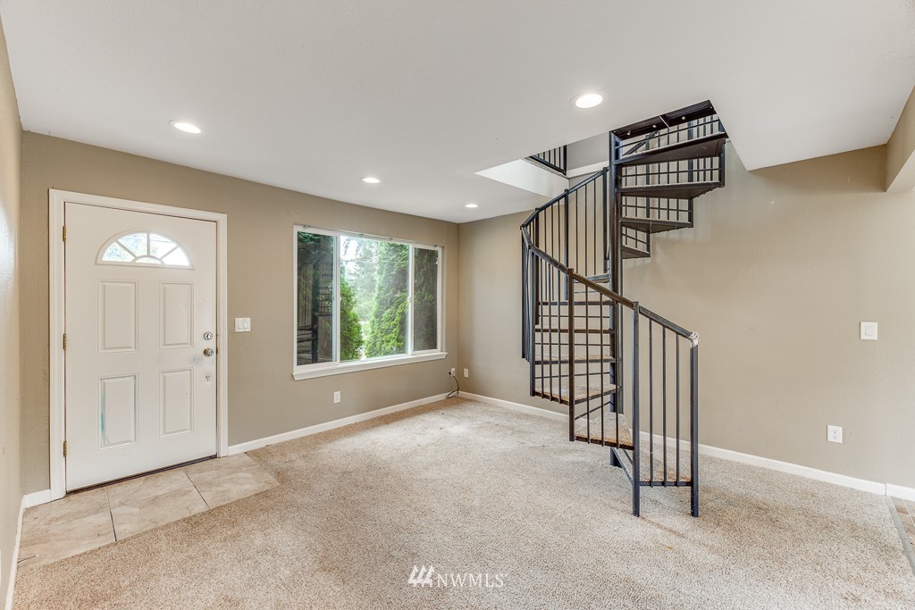 6314 Rockefeller Avenue Everett, WA 98203 - Photo 4 of 36