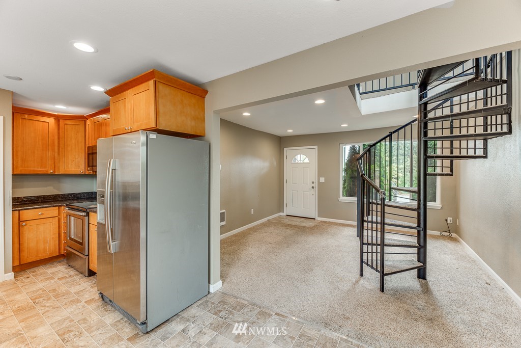 6314 Rockefeller Avenue Everett, WA 98203 - Photo 5 of 36