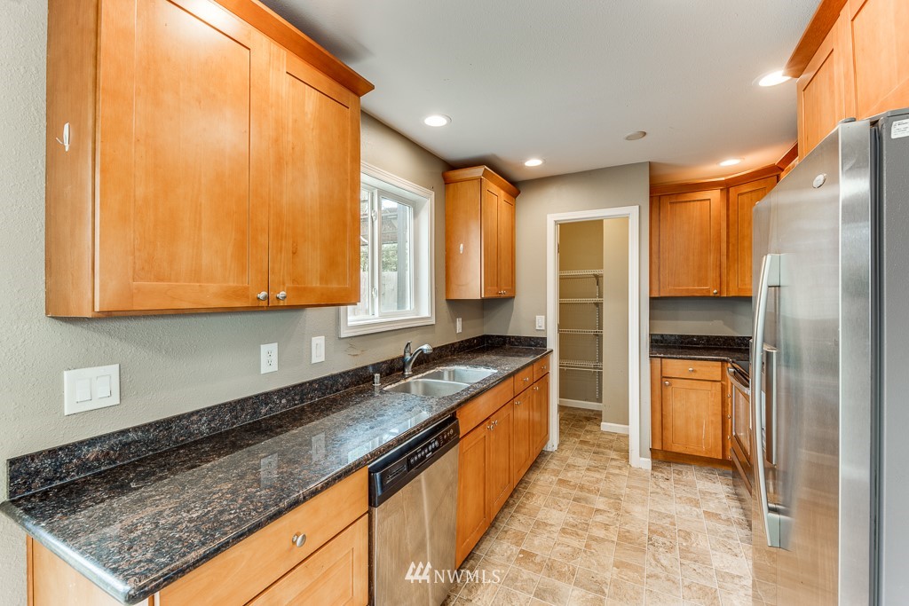 6314 Rockefeller Avenue Everett, WA 98203 - Photo 7 of 36