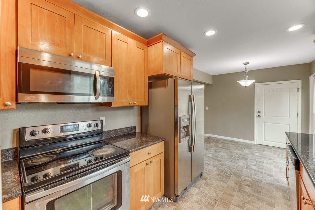 6314 Rockefeller Avenue Everett, WA 98203 - Photo 8 of 36