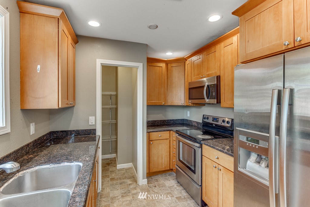 6314 Rockefeller Avenue Everett, WA 98203 - Photo 9 of 36