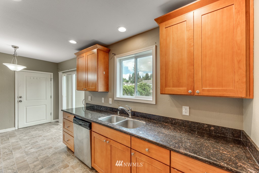 6314 Rockefeller Avenue Everett, WA 98203 - Photo 10 of 36
