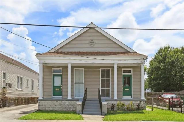 $395,000 | 920-22 Lafayette Street, Gretna, LA 70053