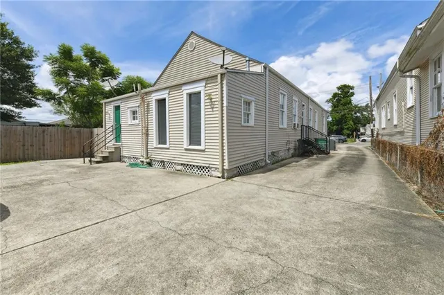 $395,000 | 920-22 Lafayette Street, Gretna, LA 70053