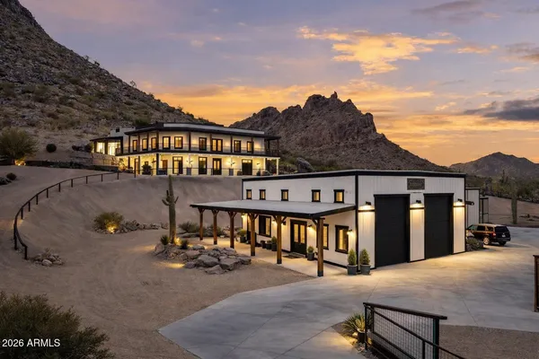 $1,799,999 | 27194 North Bear Paw Pass, San Tan Valley, AZ 85144