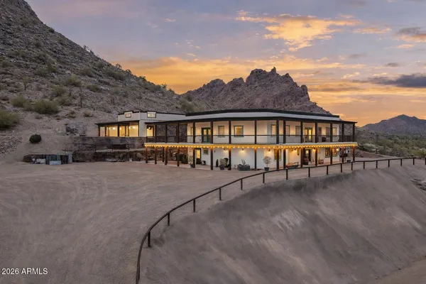 $1,799,999 | 27194 North Bear Paw Pass, San Tan Valley, AZ 85144