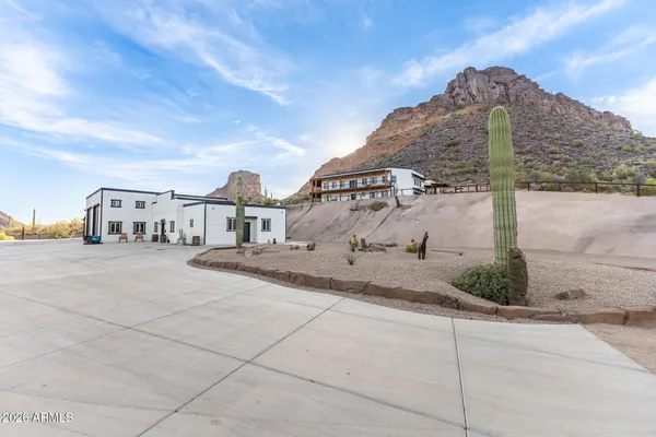 $1,799,999 | 27194 North Bear Paw Pass, San Tan Valley, AZ 85144