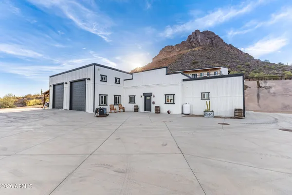 $1,799,999 | 27194 North Bear Paw Pass, San Tan Valley, AZ 85144