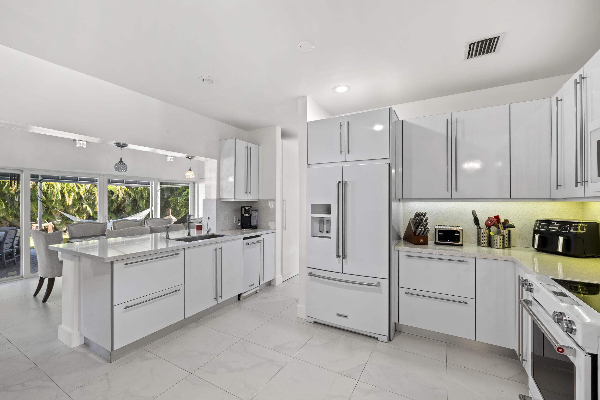 13621 Southwest 16th Street Davie, FL 33325 - Photo 12 of 36 Kitchen