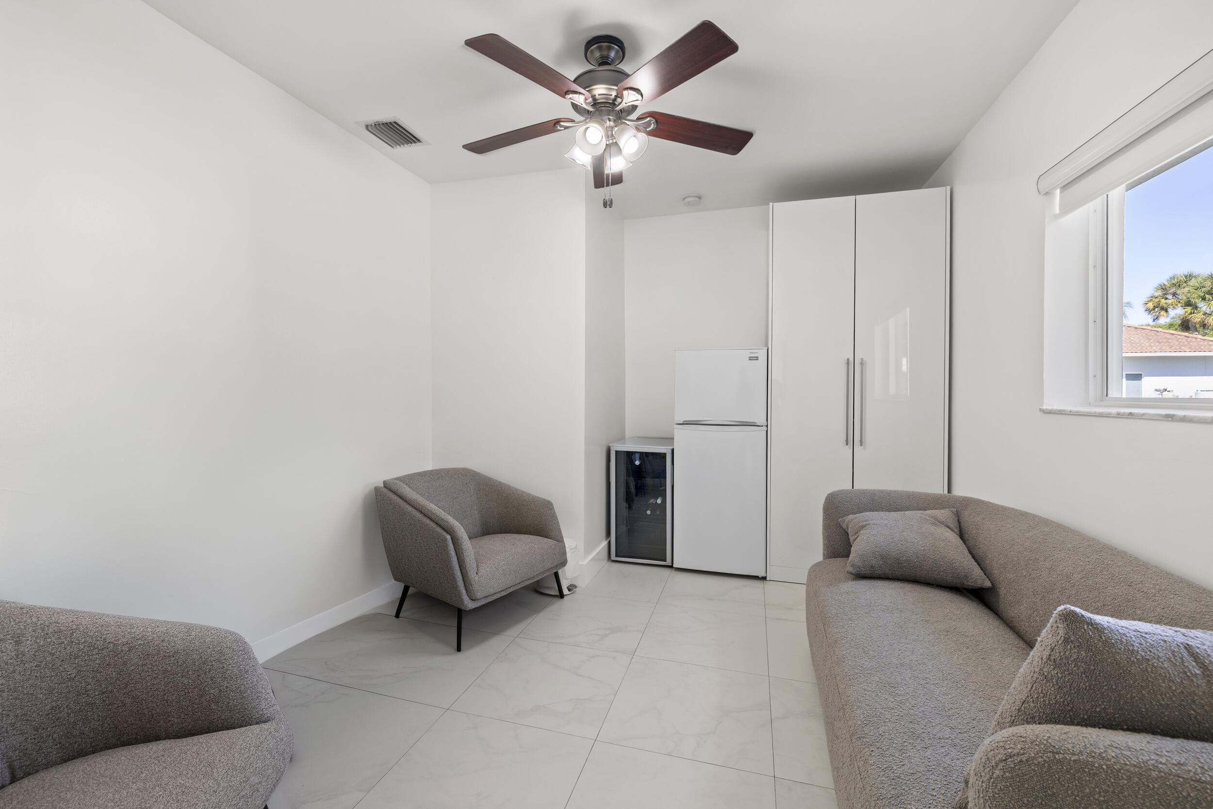 13621 Southwest 16th Street Davie, FL 33325 - Photo 15 of 36 Living area