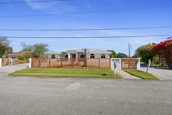 $1,445,000 | 13621 Southwest 16th Street, Davie, FL 33325