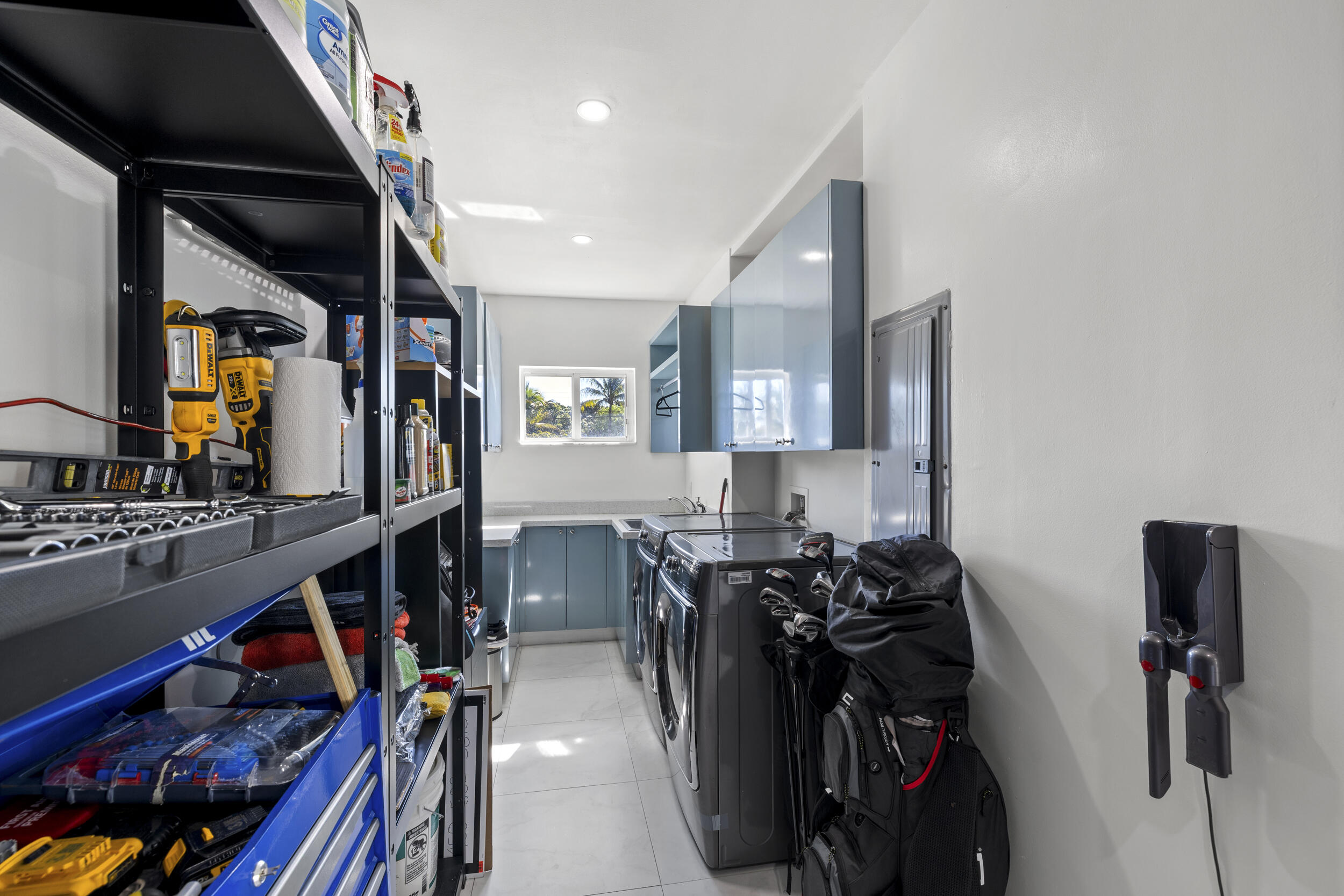 13621 Southwest 16th Street Davie, FL 33325 - Photo 22 of 36 Laundry room