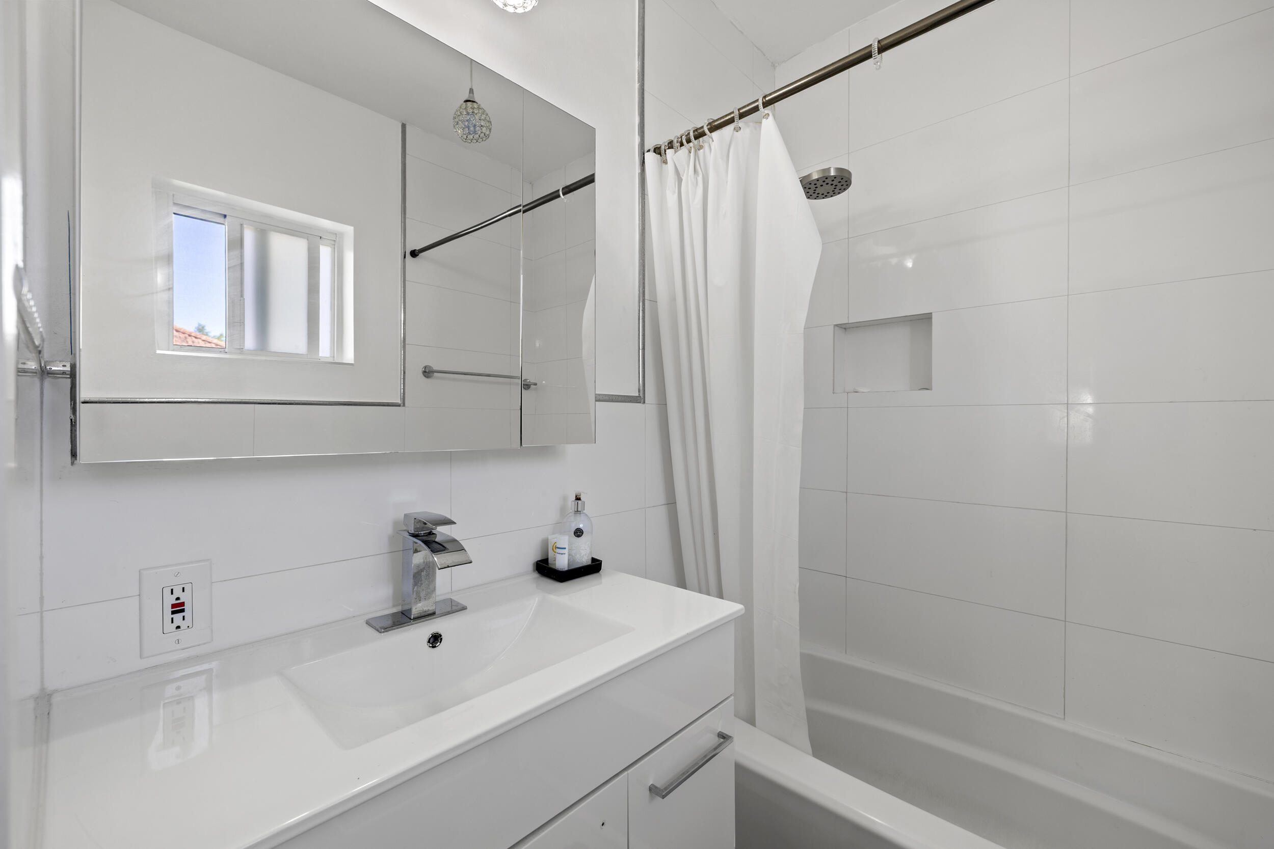 13621 Southwest 16th Street Davie, FL 33325 - Photo 26 of 36 Bath