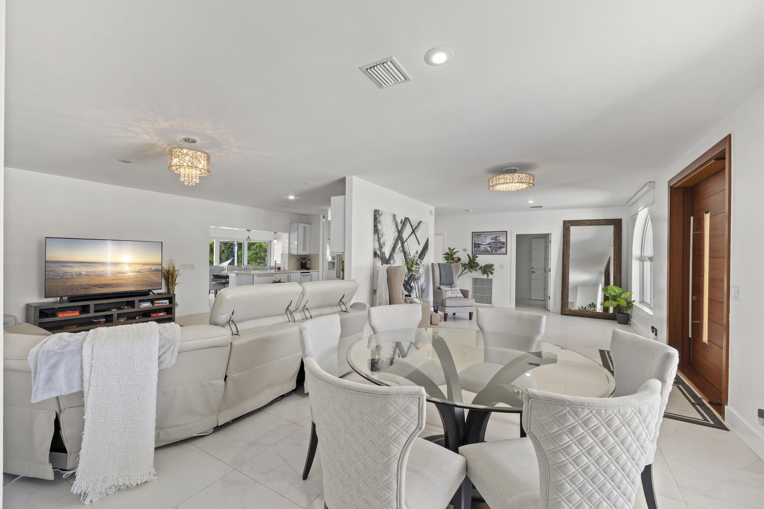 13621 Southwest 16th Street Davie, FL 33325 - Photo 9 of 36 Living room