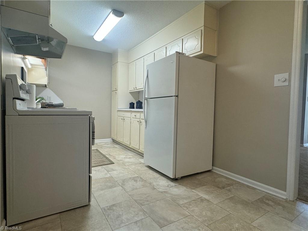 219 Northpoint Avenue, Unit G High Point, NC 27262 - Photo 5 of 11 Kitchen