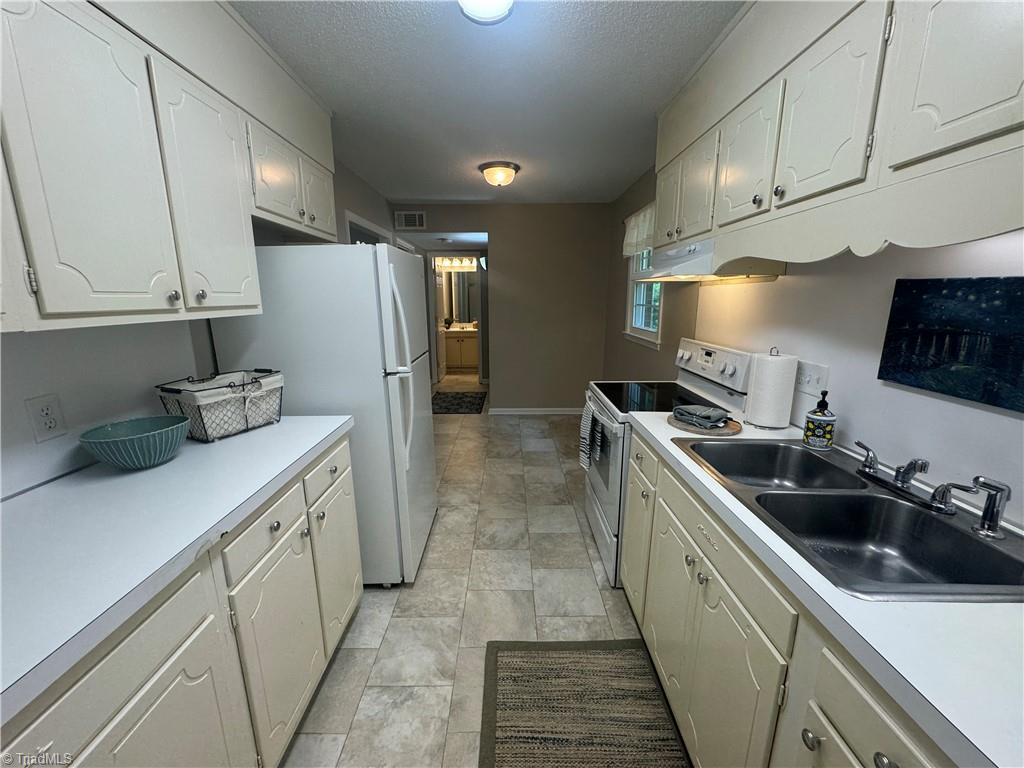219 Northpoint Avenue, Unit G High Point, NC 27262 - Photo 7 of 11 Kitchen