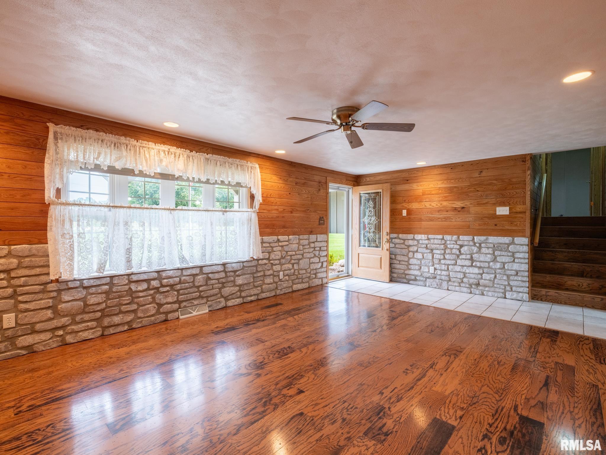 29249 North Bitner Road Glasford, IL 61533 - Photo 16 of 40 Gallery Image 16