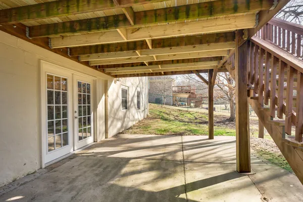a view of back yard of the house