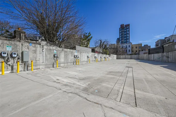 $3,675 | 444 Graham Avenue, Unit 2H | Williamsburg