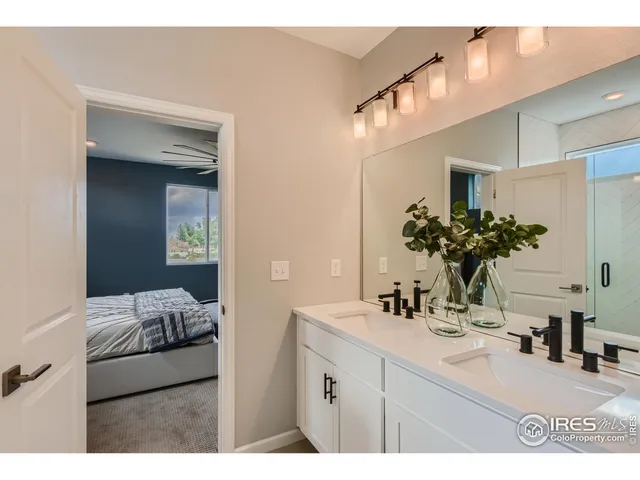a en suite bathroom with a sink and a mirror
