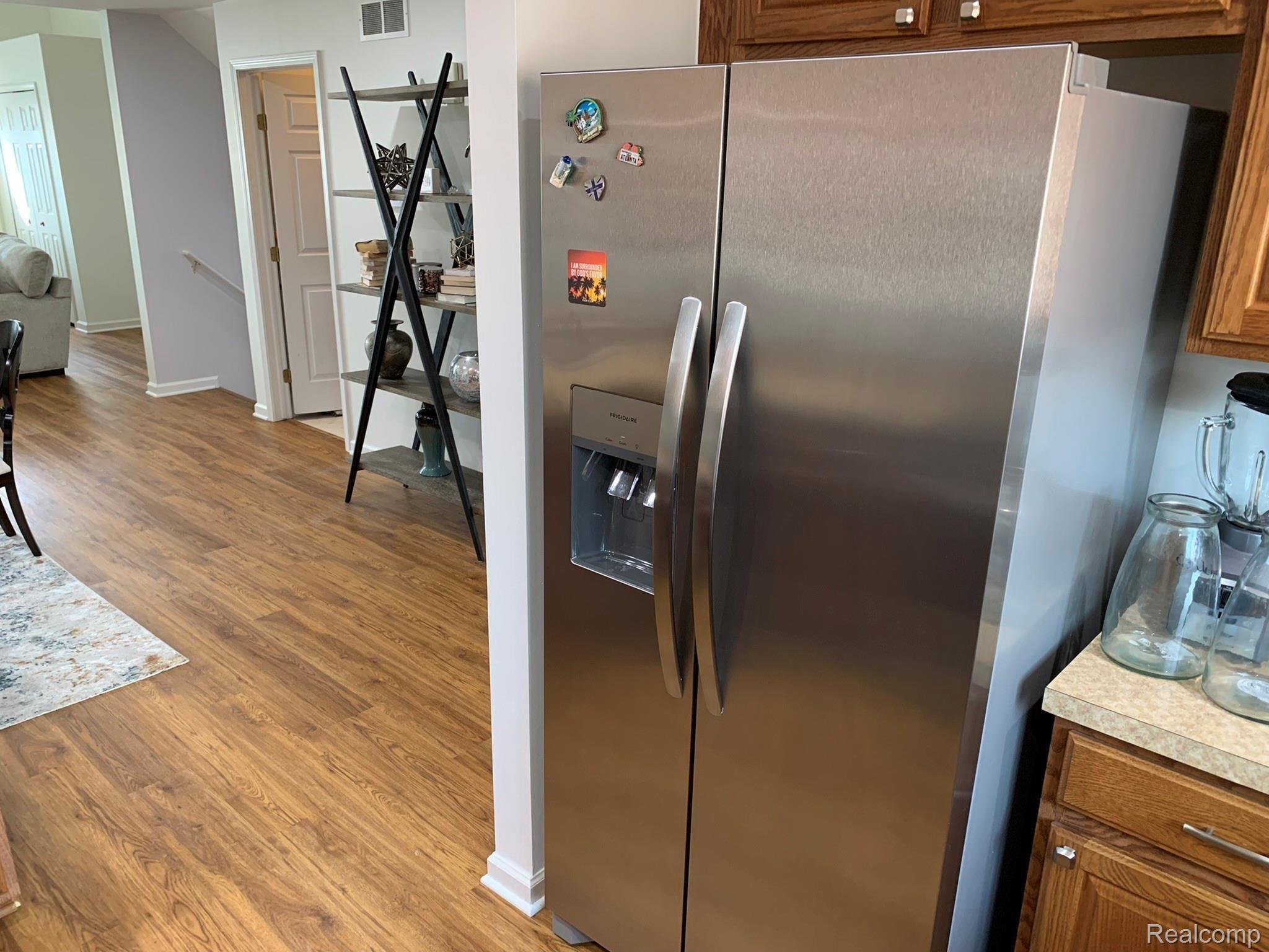16826 Farmington Road Livonia, MI 48154 - Photo 12 of 36 SS Refrigerator