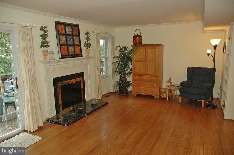 806 Tapawingo Road Southwest Vienna, VA 22180 - Photo 15 of 20 Living Room