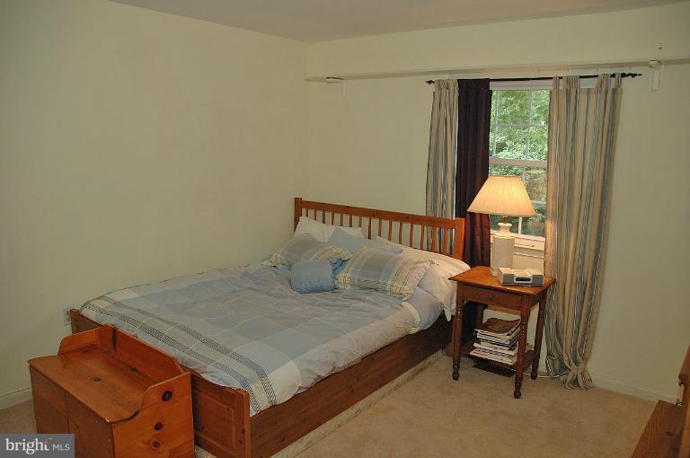 806 Tapawingo Road Southwest Vienna, VA 22180 - Photo 16 of 20 Bedroom