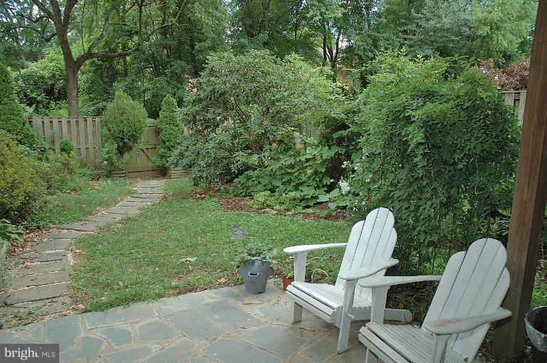 806 Tapawingo Road Southwest Vienna, VA 22180 - Photo 19 of 20 Exterior (General)