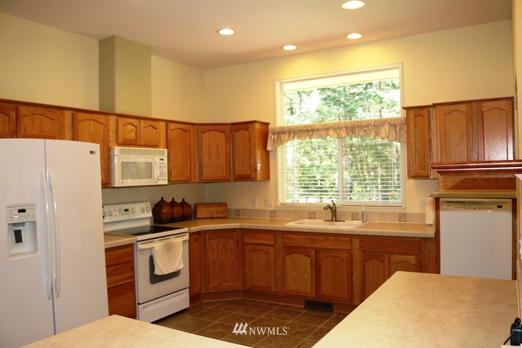3031 East Rasor Road Belfair, WA 98528 - Photo 3 of 25 Gallery Image 3