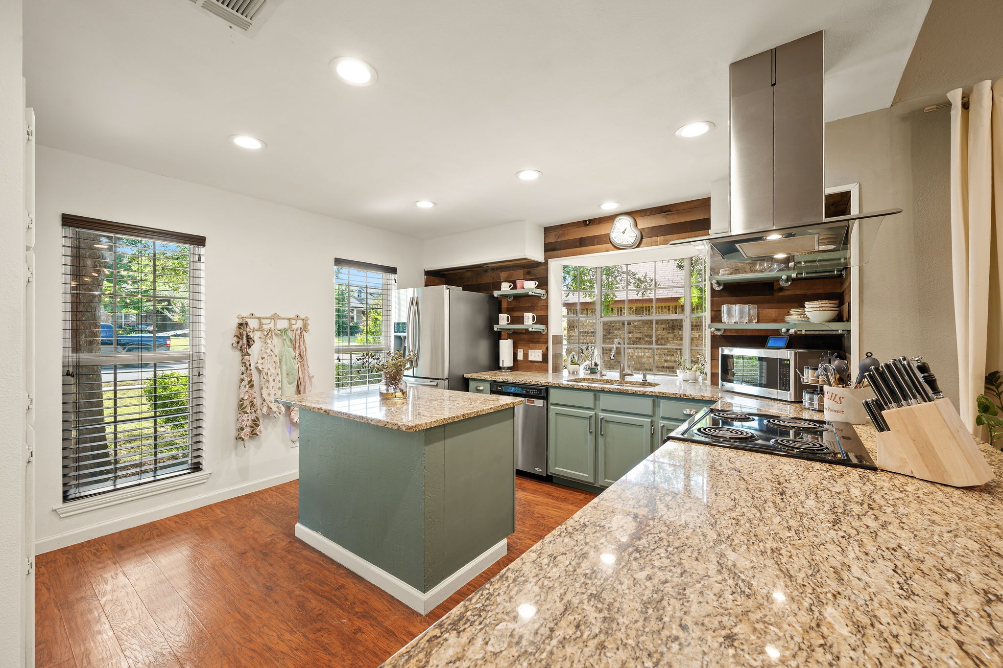 705 Canyon Bend Road Pflugerville, TX 78660 - Photo 4 of 23 a kitchen with sink and refrigerator