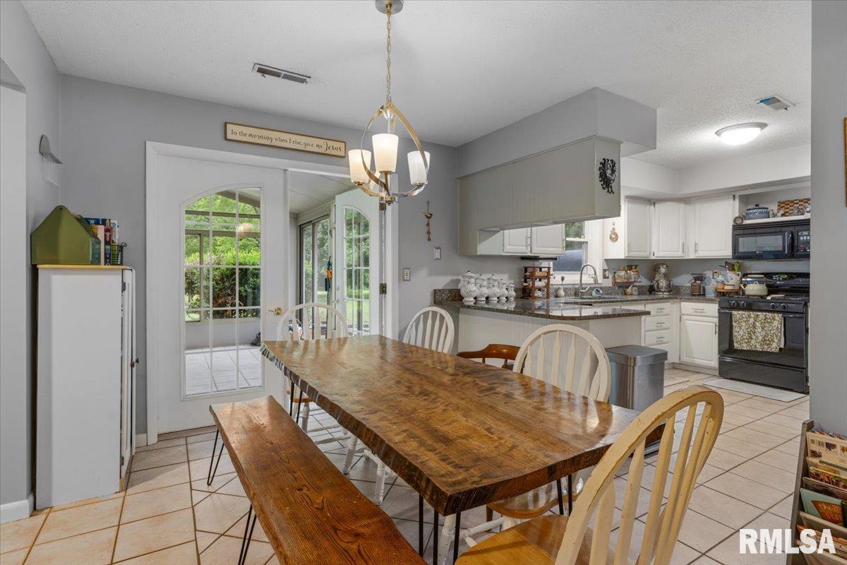 11 Rock Road Chatham, IL 62629 - Photo 9 of 40