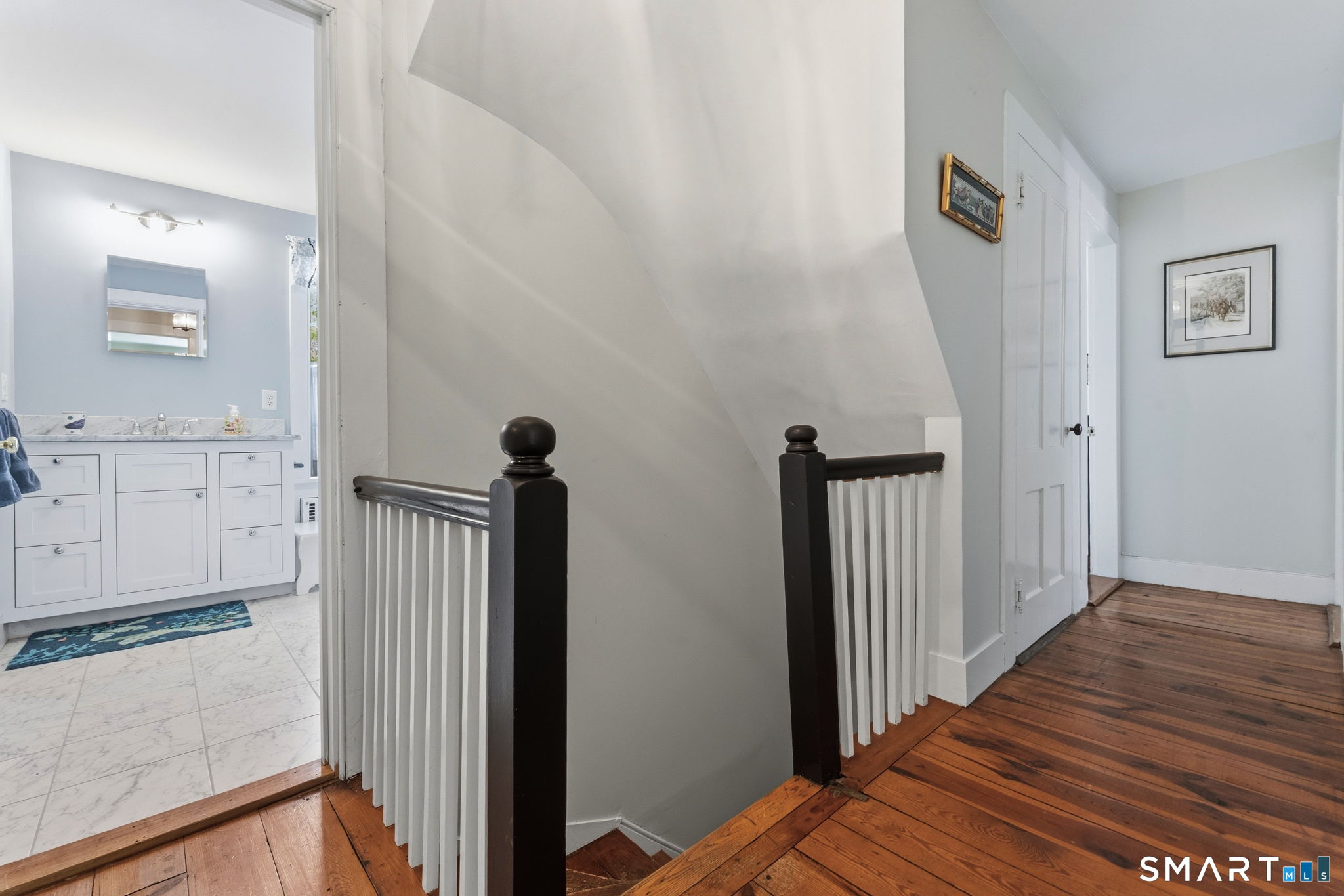 32 Juniper Road Bloomfield, CT 06002 - Photo 27 of 38 Upper Level hallway