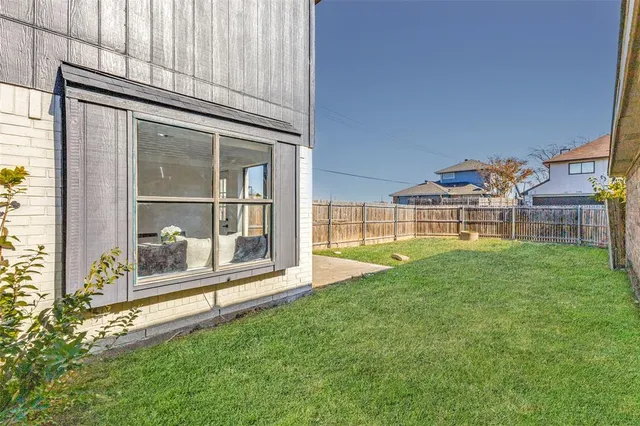 a view of a house with backyard and porch