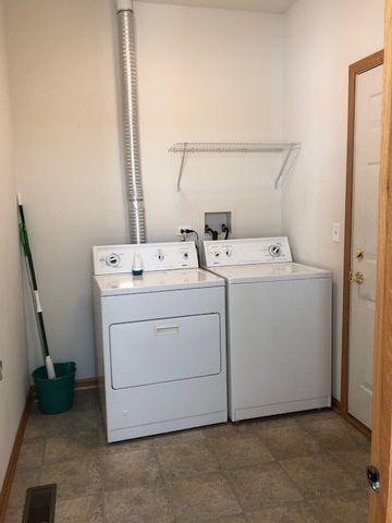 1502 Remington Lane Round Lake, IL 60073 - Photo 26 of 29 a utility room with dryer and washer