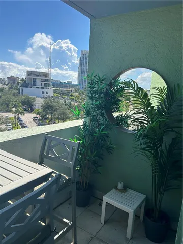 $4,950 | 90 Alton Road, Unit 607, Miami Beach, FL 33139