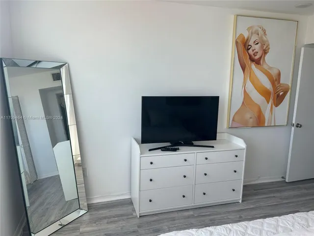 $4,950 | 90 Alton Road, Unit 607, Miami Beach, FL 33139