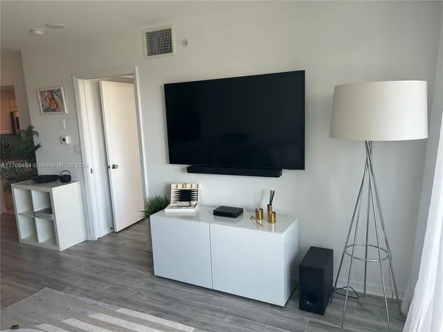 $4,950 | 90 Alton Road, Unit 607, Miami Beach, FL 33139