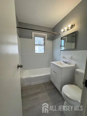 $1,650 | 120 West 3rd Street, Unit 18, Roselle, NJ 07203