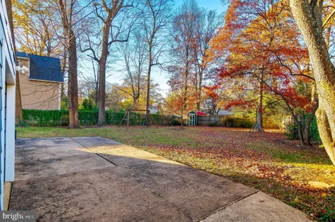 a view of road with yard