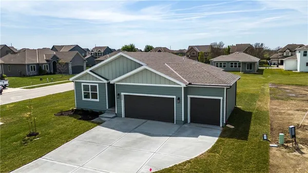 $466,950 | 500 Southwest Chelmsford Drive, Blue Springs, MO 64014