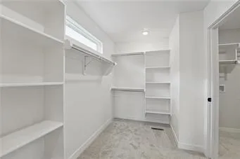 $466,950 | 500 Southwest Chelmsford Drive, Blue Springs, MO 64014