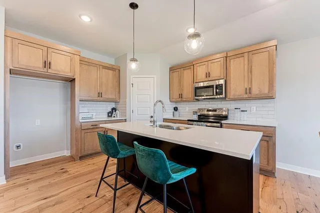 $466,950 | 500 Southwest Chelmsford Drive, Blue Springs, MO 64014