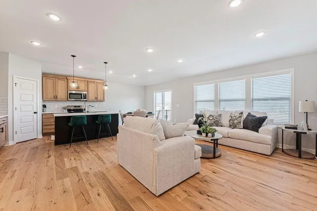 $466,950 | 500 Southwest Chelmsford Drive, Blue Springs, MO 64014