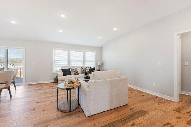 $466,950 | 500 Southwest Chelmsford Drive, Blue Springs, MO 64014