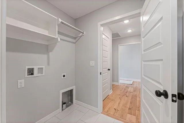 $466,950 | 500 Southwest Chelmsford Drive, Blue Springs, MO 64014