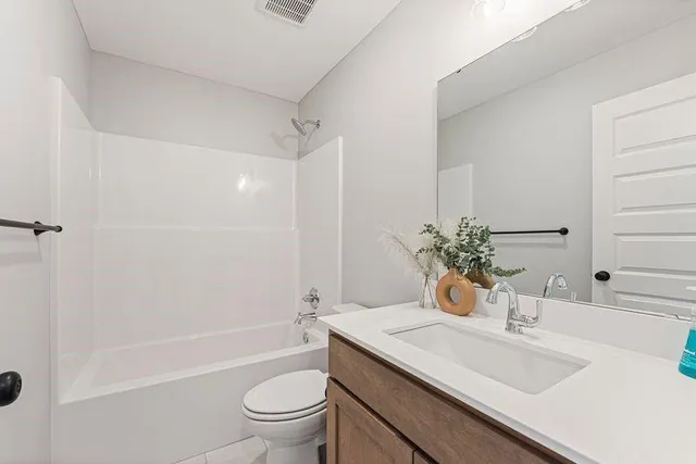 $466,950 | 500 Southwest Chelmsford Drive, Blue Springs, MO 64014