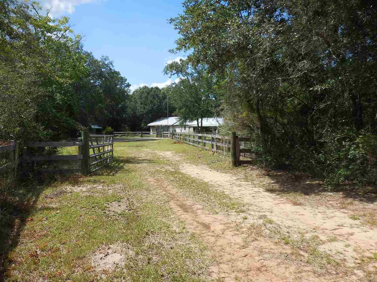 5201 Bodega Road Milton, FL 32583 - Photo 5 of 36