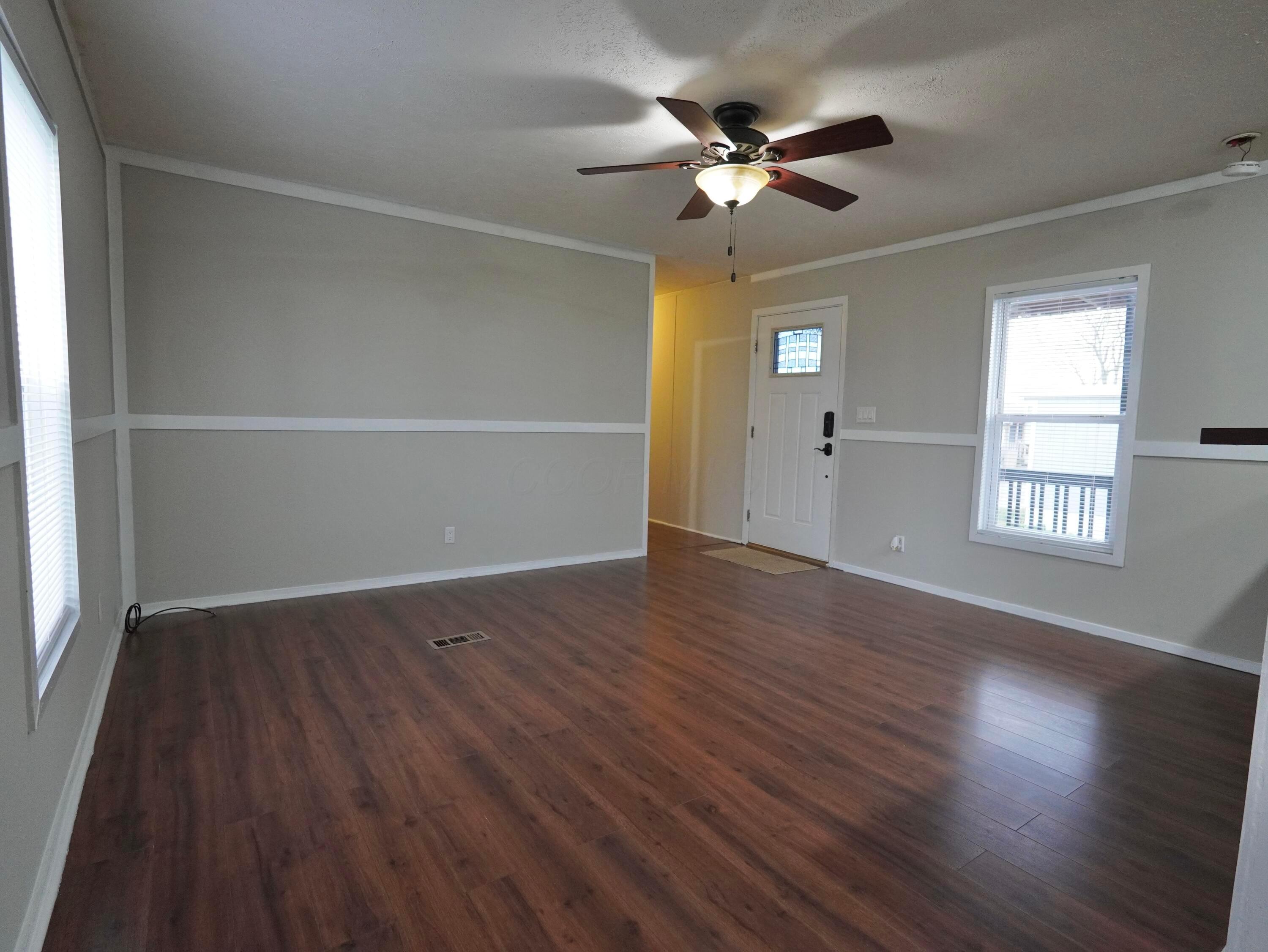8565 Smith-Calhoun Road, Unit 128 Plain City, OH 43064 - Photo 4 of 22 Living Room